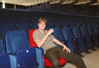 Млади певач ЈАКОВ ЈОЗИНОВИЋ одушевио НОВИМ СИНГЛОМ, па о КОНЦЕРТУ НА СПЕНСУ открио: „У НОВИ САД ДОЛАЗИМ ПУНИМ СРЦЕМ”