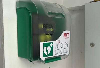 СВАКА МИНУТА ЈЕ ВАЖНА Пет градских пијаца добило дефибрилаторе који дају упутства на српском у случајевима срчаног застоја