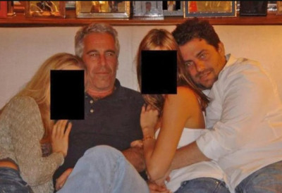 ОБРНУО ИГРИЦУ: Режисер филма "Меланија" Брет Ретнер НА ЕПСТИНОВОЈ СЛИЦИ ГРЛИ ДЕВОЈКУ