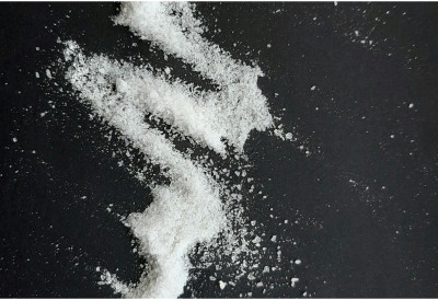 ШОК У КОМШИЛУКУ, РОДИТЕЉИ У СТРАХУ! На тржишту се појавио "бели прах" који се шмрче ДЕЦА ГА КУПУЈУ ЗА 16 ЕВРА! Лекари упозоравају на озбиљне последице