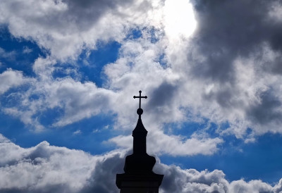 ПРАВОСЛАВНИ ХРАМ КОД ПРИШТИНЕ НА УДАРУ ПЉАЧКАША Обијена црква, испревртане ствари, украден прилог верника