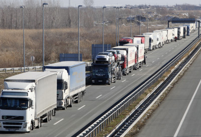 ХАОС НА ВИШЕ ПРЕЛАЗА Вишечасовна задржавања за ТЕРЕТЊАКЕ на излазу из Србије! Ево где су НАЈДУЖЕ колоне