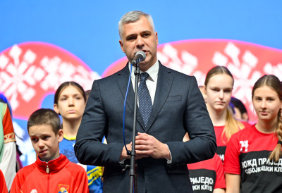 "ДОБРОДОШЛИ У ГРАД ВЕЛИКОГ СРЦА" Баста поздравио омладину и спортисте на Сајму завичаја