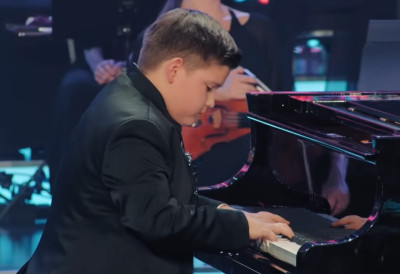 ЧУДО ОД ДЕТЕТА ИЗ СРБИЈЕ! Давид Божић, вишеструко награђивани пијаниста, наступа као солиста у програму Дечје филхармоније