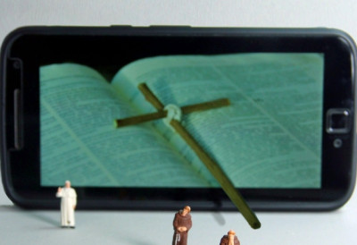 ВАТИКАН УВОДИ AI ЗА ПРЕВОД МИСЕ НА 60 ЈЕЗИКА Али ни „Лара“ није без мана: постоји ризик од двосмислености и понеких измишљотина