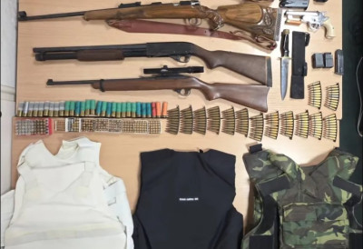 (ФОТО) ЗАПЛЕЊЕНО ОРУЖЈЕ И МУНИЦИЈА У КУЋИ АЦА ЂУКАНОВИЋА! Ево шта је све полиција пронашла