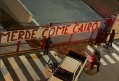 (ВИДЕО) НАВИЈАЧИ ИТАЛИЈАНСКОГ КЛУБА ИСТОВАРИЛИ ГОМИЛУ ИЗМЕТА ИСПРЕД ТРЕНИНГ ЦЕНТРА Послали поруку председнику клуба, незадовољни резултатима