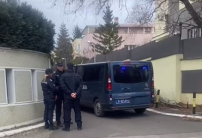 (ВИДЕО) Да ли ОВАЈ ЧОВЕК био мета? Нове ШОК ИНФОРМАЦИЈЕ у вези с нападом на Чолину вилу на Дедињу! Огласиле се и комшије: Овако нешто се никад није десило, БИЛИ СМО ПРЕПЛАШЕНИ