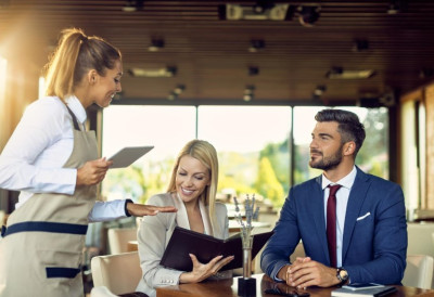 ВЕЛИКА ПОТРАГА ЗА СЕЗОНЦИМА! Недостаје десетине хиљада радника, ЕВО које су позиције најтраженије и НАЈПЛАЋЕНИЈЕ