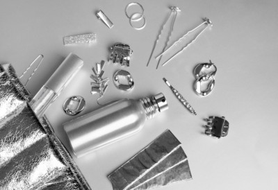 ПОТАМНЕЛО СРЕБРО ЋЕ БЛИСТАТИ ЗА НЕКОЛИКО МИНУТА! Само две намирнице и овај трик враћају сјај без оштећења