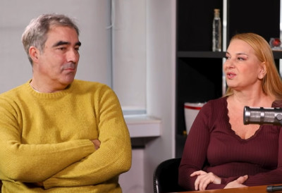 ЉУБАВНА ПРИЧА АЛЕКСАНДРА И ЈЕЛЕНЕ ГАЈШЕК ПОЧЕЛА НА ЖУРЦИ И ТРАЈЕ 32 ГОДИНЕ  "Питао сам ИГУМАНА да ли да се ЖЕНИМ, рекао ми је..."