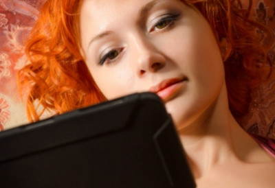 ПОЧЕЛА СА ЕКСПЛИЦИТНИМ САДРЖАЈЕМ, А САДА НА ОНЛИФЕНСУ СВОЈИМ ПРАТИОЦИМА ЧИТА ПРИЧЕ ЗА ЛАКУ НОЋ Зарађујем шест пута више него раније