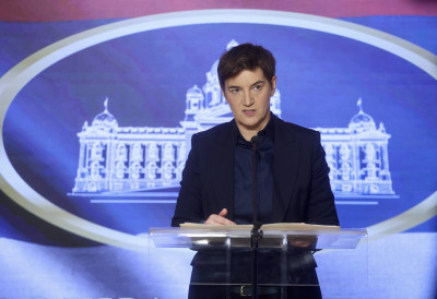 ОГЛАСИЛА СЕ АНА БРНАБИЋ: „Синоћ у Новом Саду пређене црвене линије, нападнути стубови српске државе“