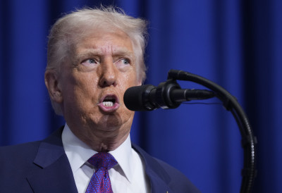 ТРАМП СНИМЉЕН БЕЗ ШМИНКЕ Потпуно други човек од оног каквим се приказује јавности СТАРИЈИ И МАЊЕ НАРАНЏАСТ НЕГО ОБИЧНО (ФОТО)