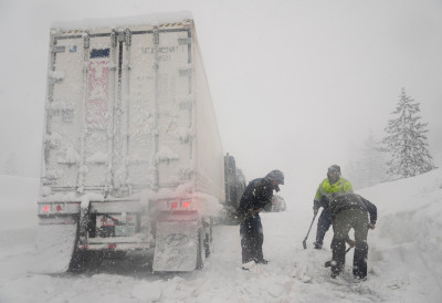 НЕМА СТРУЈЕ, ПОТЕШКОЋЕ С ВОДОМ Због снежног невремена проглашена ванредна ситуација на североистоку Словеније