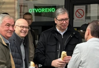 ГО СНС: "Вучић шетао Новим Садом и разговарао с Новосађанима, све што опозиција тврди је безочна лаж и манипулација"