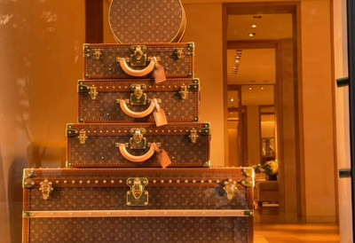 ЛУЈ ВИТОН КАЖЊЕН СА 500.000 ЕВРА Пропусти у контроли сумњивих трансакција