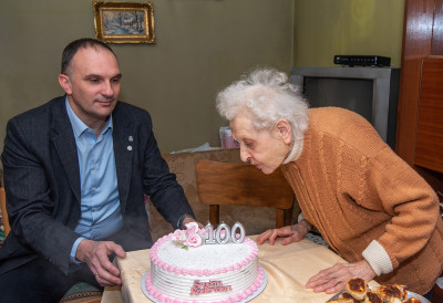 ЗЛАТИНКА ПРОСЛАВИЛА СТОТИ РОЂЕНДАН Зрењанинку питали шта је тајна дуговечности, она је имала спреман одговор