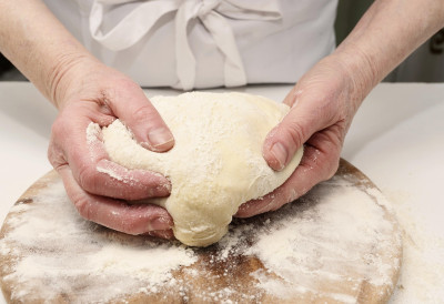 ЖЕЛИТЕ ЛИ ХРСКАВИ ХЛЕБ ИЛИ МЕКАНЕ КИФЛИЦЕ Тип брашна одлучује да ли ће тесто бити савршено ЕВО КАКО ДА ОДАБЕРЕТЕ ОНО ПРАВО