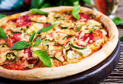 ДОМАЋА ПИЦА БЕЗ ГЛУТЕНА Хрскава по корицама, мекана у средини УСПЕВА И ПОЧЕТНИЦИМА