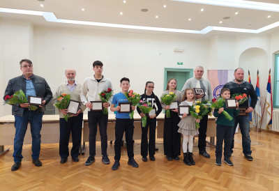 У СРЕМСКИМ КАРЛОВЦИМА ДОДЕЛИЛИ НАГРАДЕ ЗА СПОРТСКЕ РЕЗУЛТАТЕ У 2025. ГОДИНИ: Стрелац Михајло Лончарски најбољи спортиста