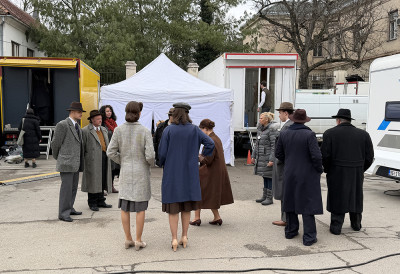 (ФОТО) ОВДЕ СЕ СНИМА НОВА СЕРИЈА ПО РОМАНИМА ЈЕЛЕНЕ БАЧИЋ АЛИМПИЋ Најнеобичнија љубавна прича почиње у Војводини, на имању грофа Ерцега; Дневник открива СВЕ ДЕТАЉЕ