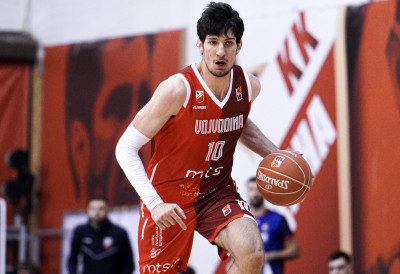 КОШАРКАШИ ВОЈВОДИНЕ ПРЕЖИВЕЛИ ДРАМУ У ПИОНИРУ  Стоименов херој Новосађана