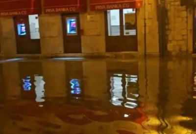 (ВИДЕО) ЦИКЛОН СА ЈАДРАНА ПОТОПИО ЦРНУ ГОРУ! Улице Котора под водом, у Улцињу ниво воде расте језивом брзином