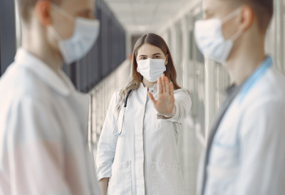 Алармантно! ПРЕМИНУЛО НАЈМАЊЕ 28 ОСОБА, ЗАРАЖЕНО БЛИЗУ 10.000 Епидемија узима маха