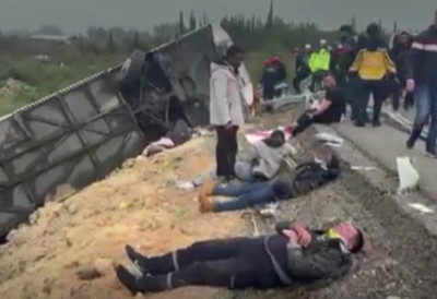 ДВОСТРУКИ УЖАС У ТУРСКОЈ Најмање 16 особа страдало у две одвојене саобраћајне несреће