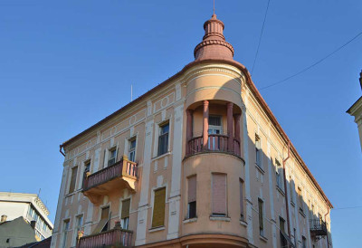 ПАЛАТА КОЈА КРИЈЕ ЧЕТИРИ ЛУКСУЗНА СТАНА Споменик културе од великог значаја у самом срцу Зрењанина