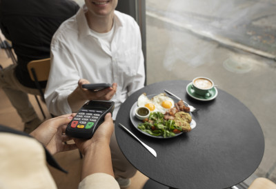 ВОЈВОДИНА ПРЕДЊАЧИ У ПОСКУПЉЕЊИМА Цене угоститељских услуга скочиле 7,4 одсто ЕВО ШТА ЈЕ ЈЕДИНО ПОЈЕФТИНИЛО