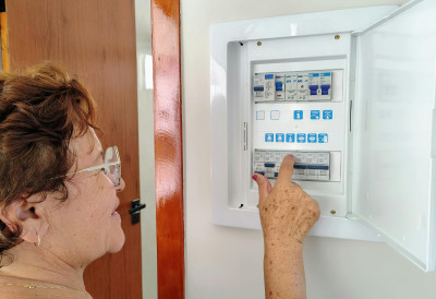 ОВАЈ ТАСТЕР ТРЕБА ДА СЕ ПРОВЕРАВА НАЈМАЊЕ ЈЕДНОМ МЕСЕЧНО Штити домаћинство од струјног удара и не само то