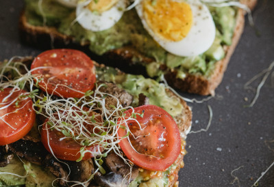 Ево како да избегнете ЕФЕКАТ „ЛАЖНЕ СИТОСТИ“ и да се већ након првог залогаја осећате ПРЕПОРОЂЕНО Ове 2 намирнице за ДОРУЧАК бришу стрес и ДУПЛИРАЈУ ЕНЕРГИЈУ