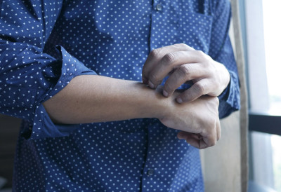 АКО ПРИМЕТИТЕ СВРАБ КОЖЕ УЗ ЈОШ ТРИ СИМПТОМА ОБАВЕЗНО ПОСЕТИТЕ ЛЕКАРА Стручњаци наглашавају да може бити РАК ПАНКРЕАСА