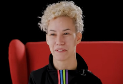 ДЕВОЈКА СА КРИЛИМА ПОНОСНО ОТКРИЛА ПОЛ БЕБЕ Са пратиоцима на мрежама поделила радосне вести, а ево ко се јавио међу првима!