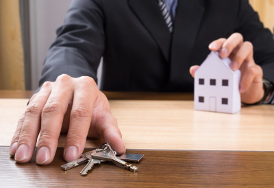 "СВЕТАО И УДОБАН" БЕЗ ИЈЕДНОГ ПРОЗОРА Издаје стан од 40 квадрата за 800 евра ОГЛАС ИЗАЗВАО ЛАВИНУ КОМЕНТАРА И ПОДСМЕХА