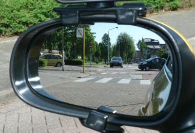 БРАЧНИ ПАР ПОСЛУШАО ФЕНГ ШУИ МАЈСТОРА Померили огледало са раскрснице због “лоше енергије”, па изазвали ланац незгода