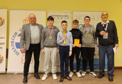 СЕНЗАЦИЈА МИЛОША ПАСУЛЕ НА ПАЛИЋУ: Тријумф новосадског шахисте на 33. Војвођанском шаховском фестивалу младих