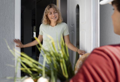 ОВАЈ ПРЕДМЕТ СУ ЖЕНЕ У СРБИЈИ КРИЛЕ ОД ГОСТИЈУ Веровало се да односи срећу из куће