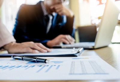 РЕВИЗОР РАЗОТКРИО НАЈВЕЋЕ ЗЛОУПОТРЕБЕ Ево ко троши без контроле и зашто нико не одговара