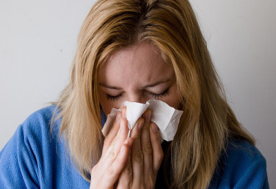 ЕВО ЗАШТО ГОВОРИМО "АПЋИХА" КАДА КИЈАМО Ако зауставите ваздух може доћи до ПРЕЛОМА РЕБАРА: "Моја мама буквално вришти када кија и то ме понекад излуђује"