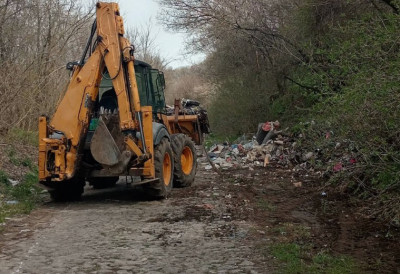 ОЧИШЋЕН АТАРСКИ ПУТ КА ШВАБИНОЈ БАРИ У ДОЛОВУ Апел грађанима да савесно поступају са отпадом