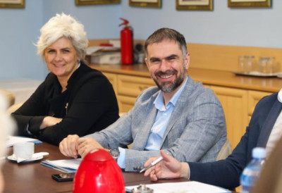 НОВИ САД ДОМАЋИН  СПОРТСКЕ ОЛИМПИЈАДЕ ШКОЛСКЕ ОМЛАДИНЕ ВОЈВОДИНЕ Градоначелник Мићин: "Спремно дочекујемо више од 6.000 учесника, улажемо у будућност, а то су здрава и активна омладина"