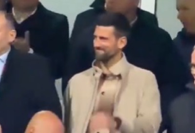 (ВИДЕО) ОВАКО ЈЕ ЂОКОВИЋ ДОЧЕКАН У ЗЕНИЦИ: Овације и дрес за Новака