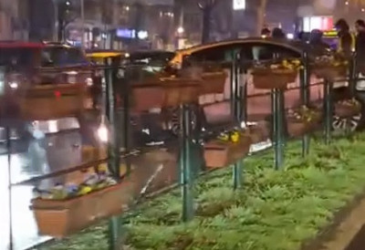 САОБРАЋАЈКА НА БУЛЕВАРУ ОСЛОБОЂЕЊА: Судар испред Далтонке, АУТОМОБИЛ ПРОБИО РАЗДЕЛНУ ОГРАДУ