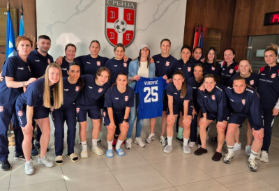 ВЕЛИКО СРЦЕ ФУДБАЛЕРКИ СРБИЈЕ! За Марију Вуковић која се бори с карциномом све дневнице и фонд из касице