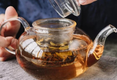 СВАКОДНЕВНО ПИЈЕТЕ ОВАЈ ЧАЈ, А НИСТЕ СВЕСНИ ПОСЛЕДИЦА Једна шоља може изазвати хаос ЕВО КАКО ДА ГА ПРАВИЛНО ПРИПРЕМИТЕ