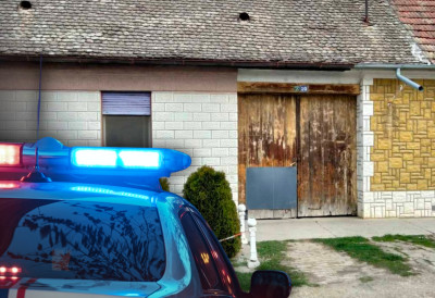 ХОРОР У ОЏАЦИМА! Мушкарац (71) ножем ранио две жене, једну ПОЛИО БЕНЗИНОМ (ВИДЕО)