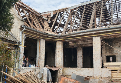 ЛЕПОТИЦА БЕЗ КРОВА ДОБИЈА НОВУ ШАНСУ Почела велика обнова Виле Торжа у Савином Селу